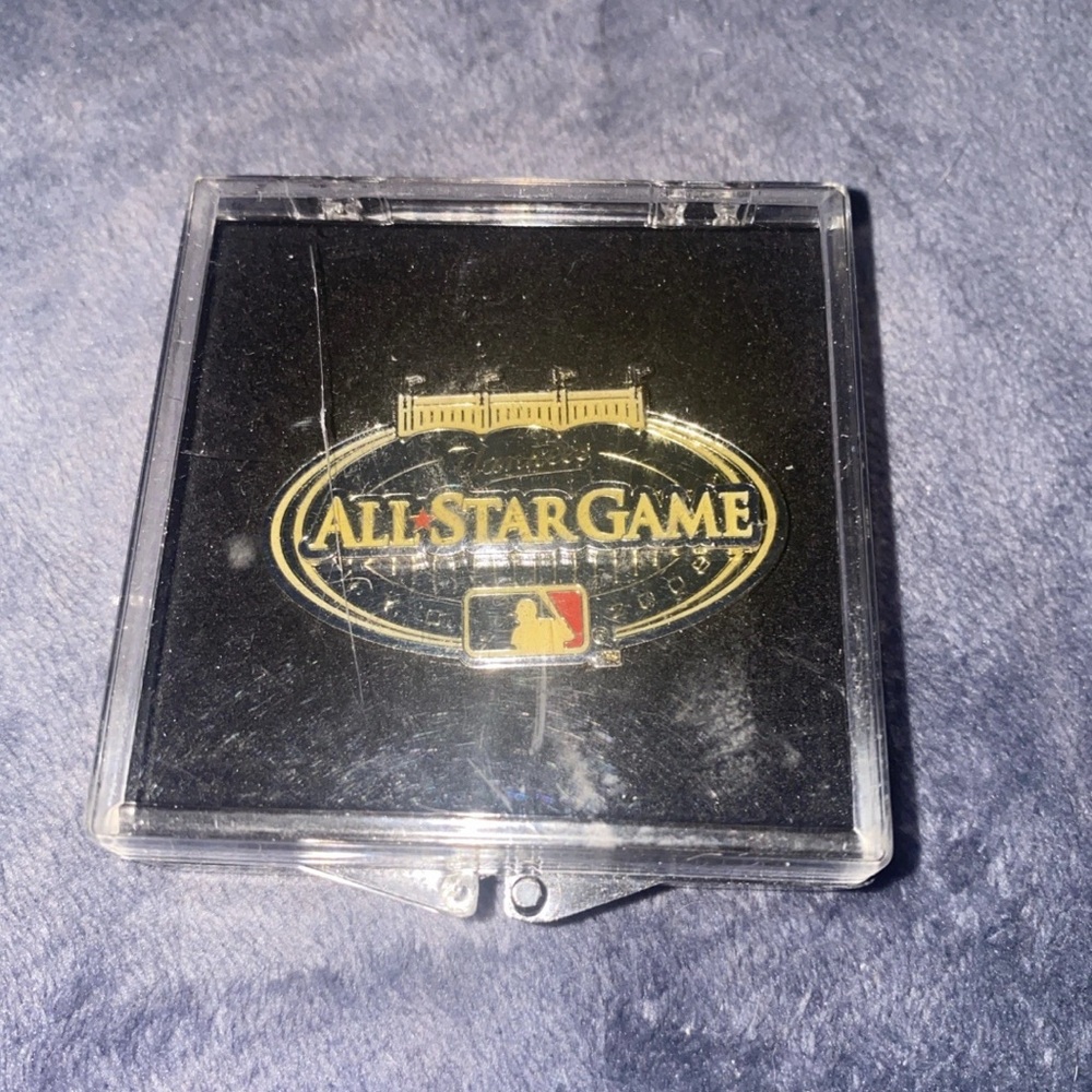 2008 ALL STAR GAME PIN NY YANKEES MLB HEAVY PINBACK LABEL RARE  2 PCS